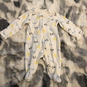 Carter’s Footie Pjs ☁️🌧☁️